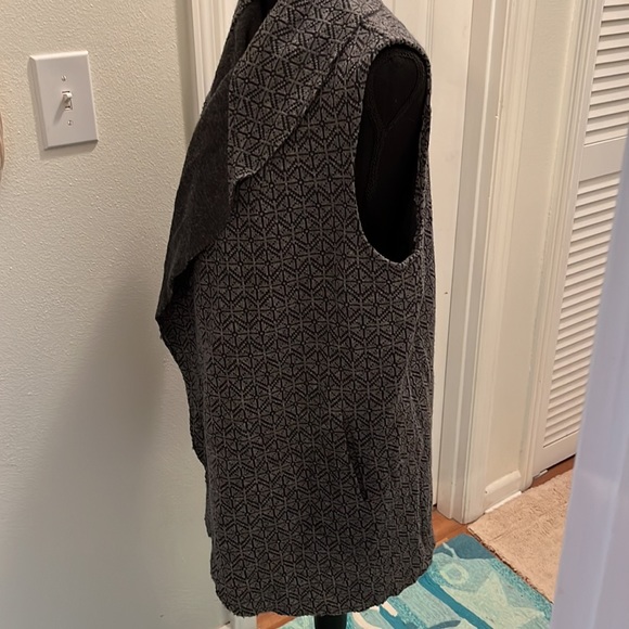 Adrienne Vittandi grey and black wool blend sleeveless wrap - Picture 2 of 6
